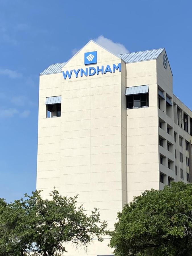 Отель Wyndham Houston Near Nrg Park/Medical Center Экстерьер фото