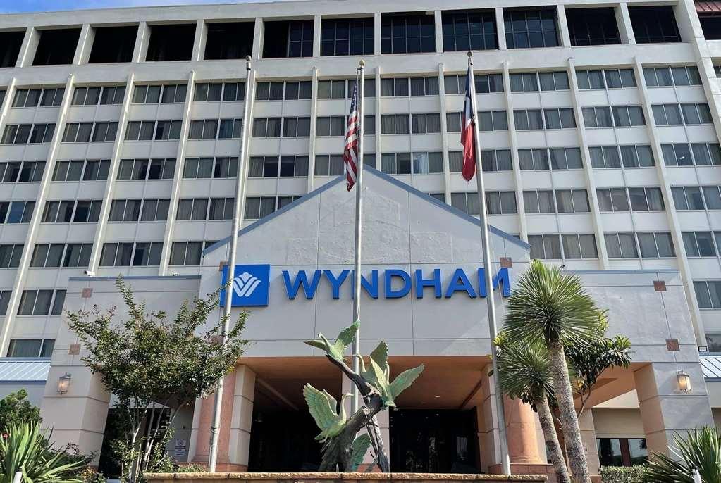 Отель Wyndham Houston Near Nrg Park/Medical Center Экстерьер фото